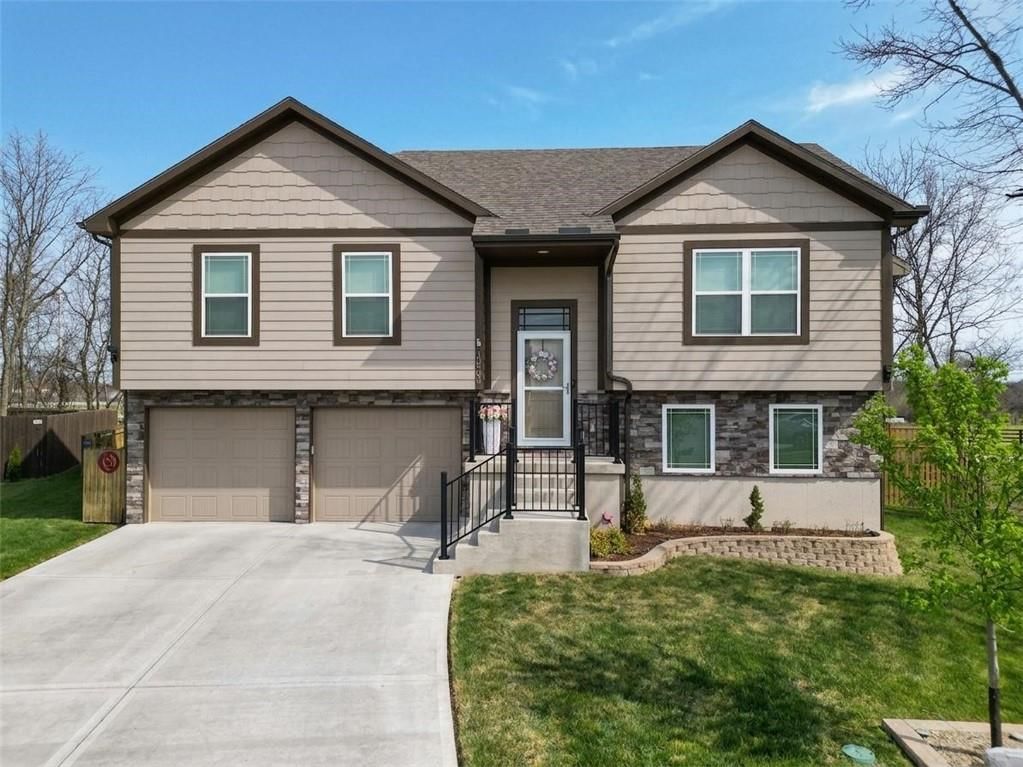 10009 Karyn Court, Peculiar, MO