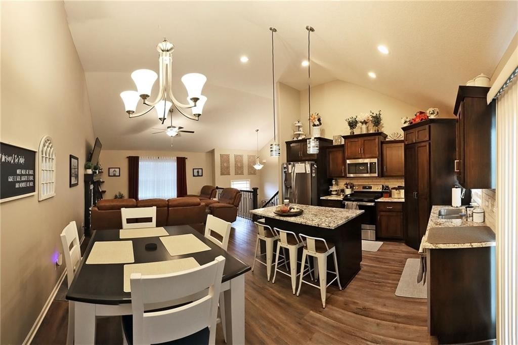10009 Karyn Court — photo 9