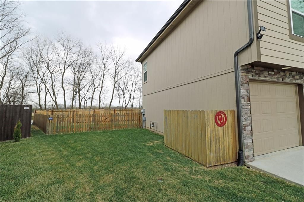 10009 Karyn Court — photo 36