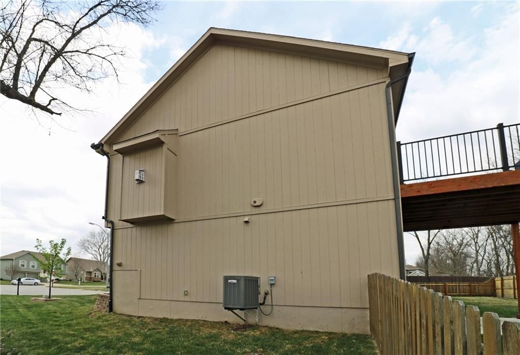 10009 Karyn Court — photo 37