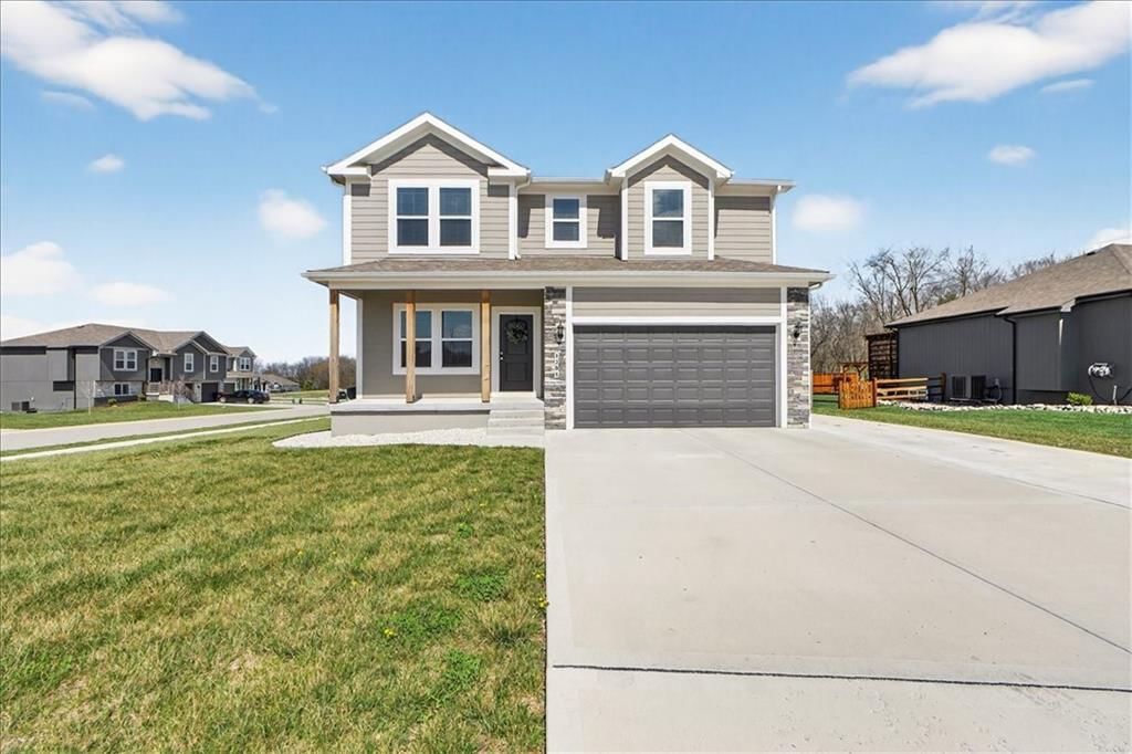 1201 SW Burns Court, Oak Grove, MO