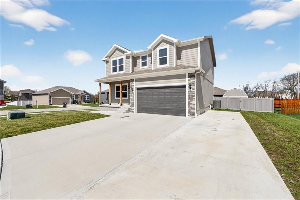 1201 SW Burns Court — photo 2