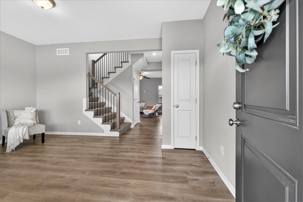 1201 SW Burns Court — photo 3