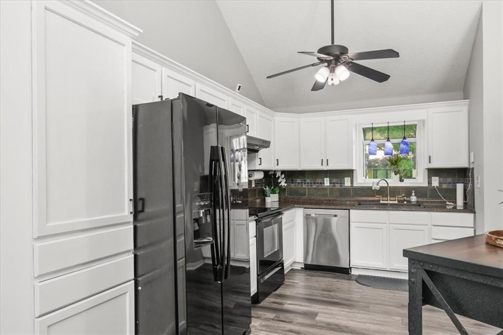1817 NE Gatewood Drive — photo 9
