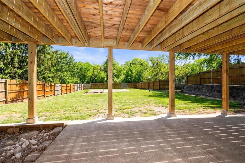 1817 NE Gatewood Drive — photo 23