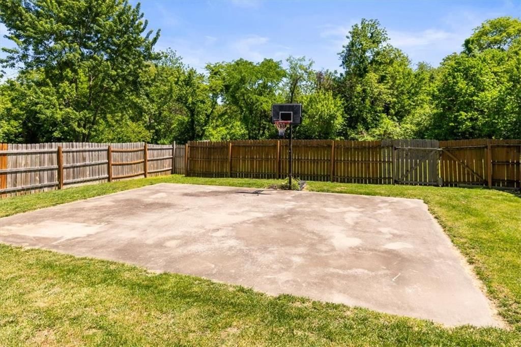 1817 NE Gatewood Drive — photo 25
