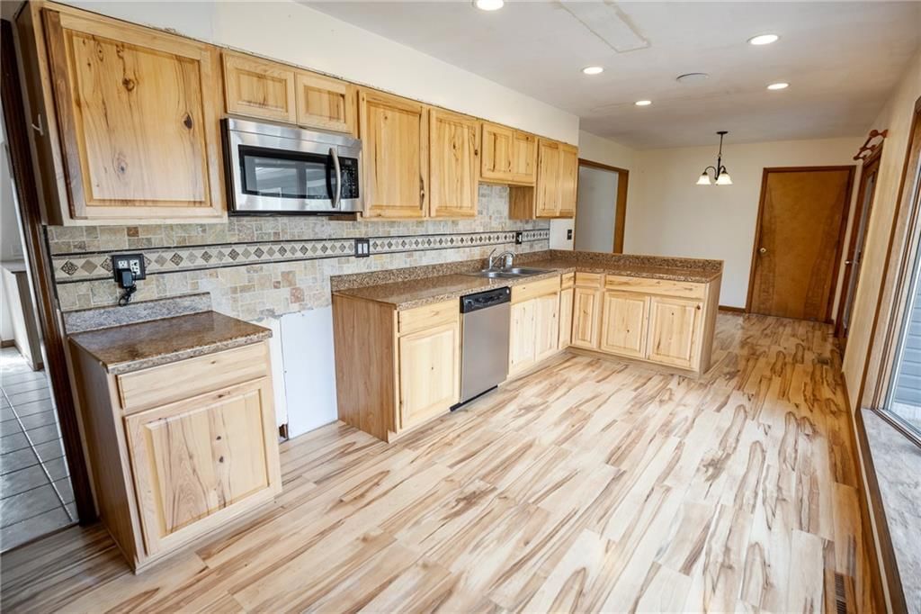 1703 E 4th Street — photo 4