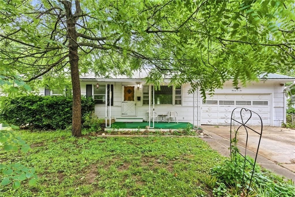 1102 N Farview Drive — photo 3