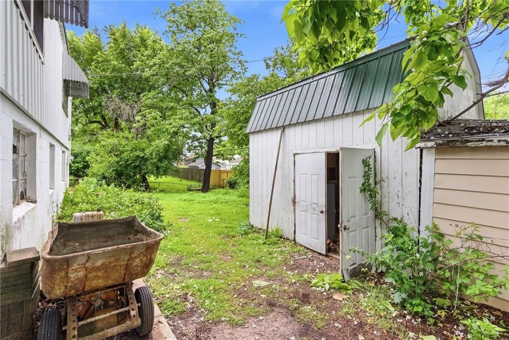 1102 N Farview Drive — photo 31