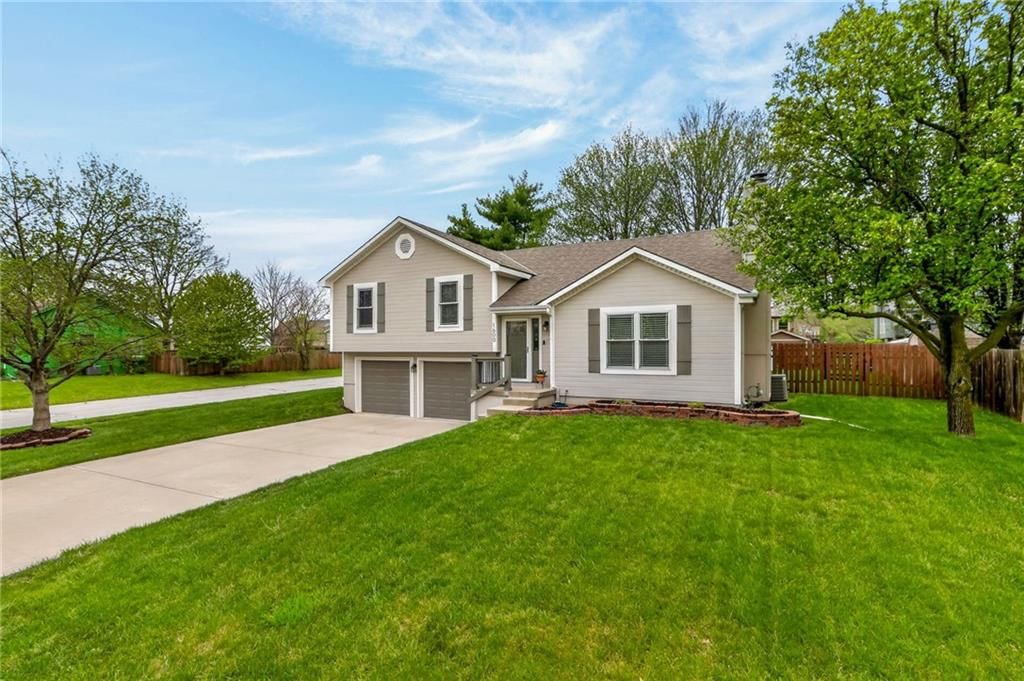 1600 NE Whitestone Drive — photo 2