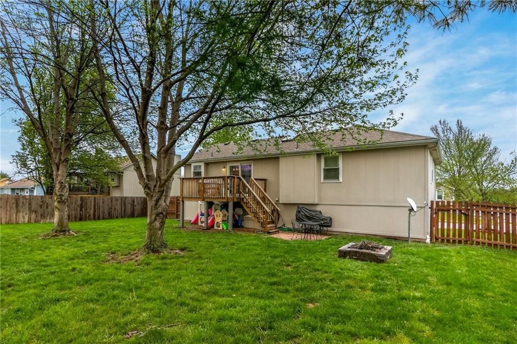 1600 NE Whitestone Drive — photo 5