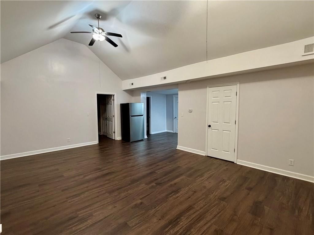 324 W South Avenue — photo 12