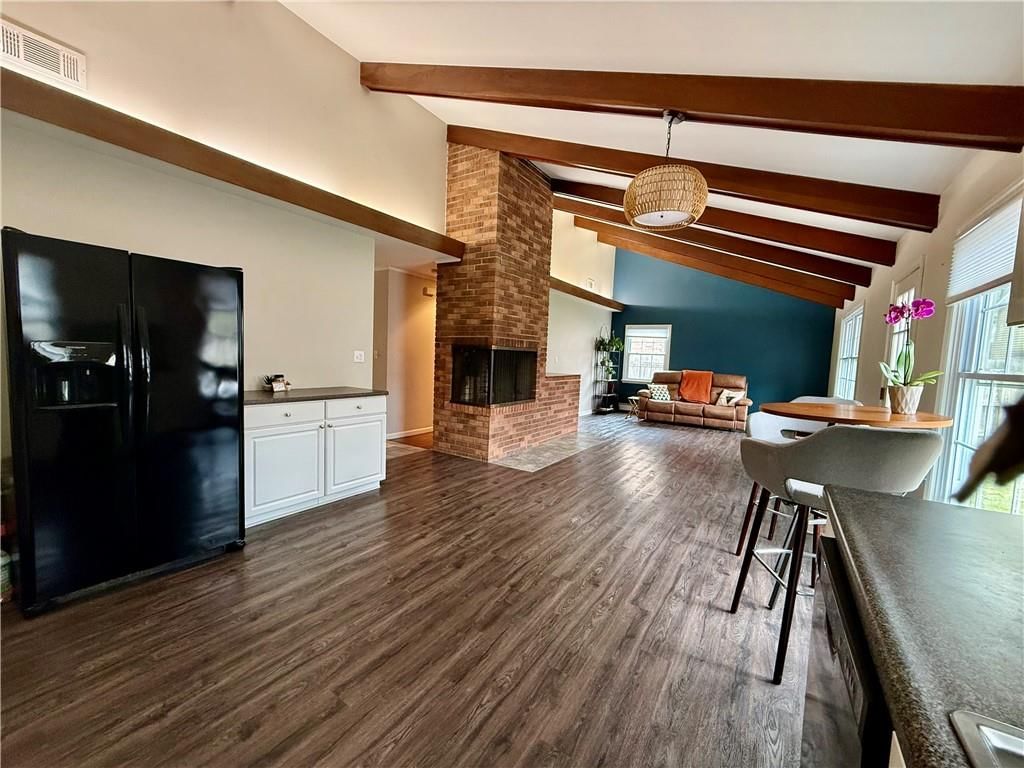 109 W Black Diamond Street — photo 18