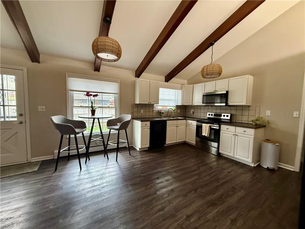 109 W Black Diamond Street — photo 20