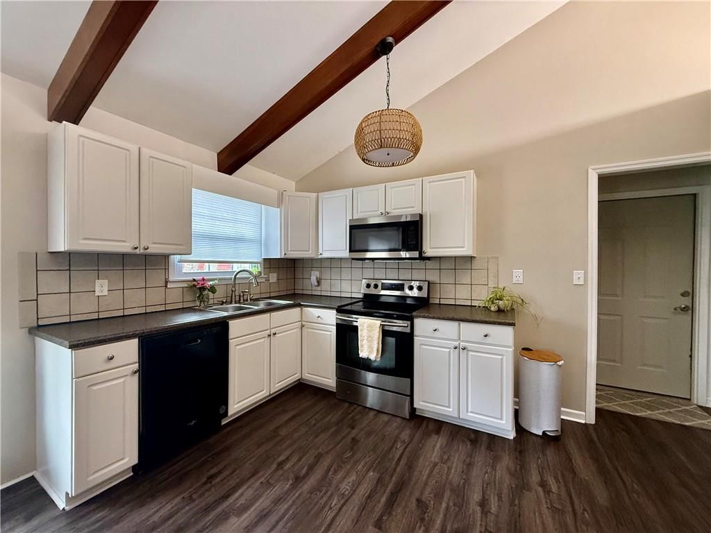 109 W Black Diamond Street — photo 21