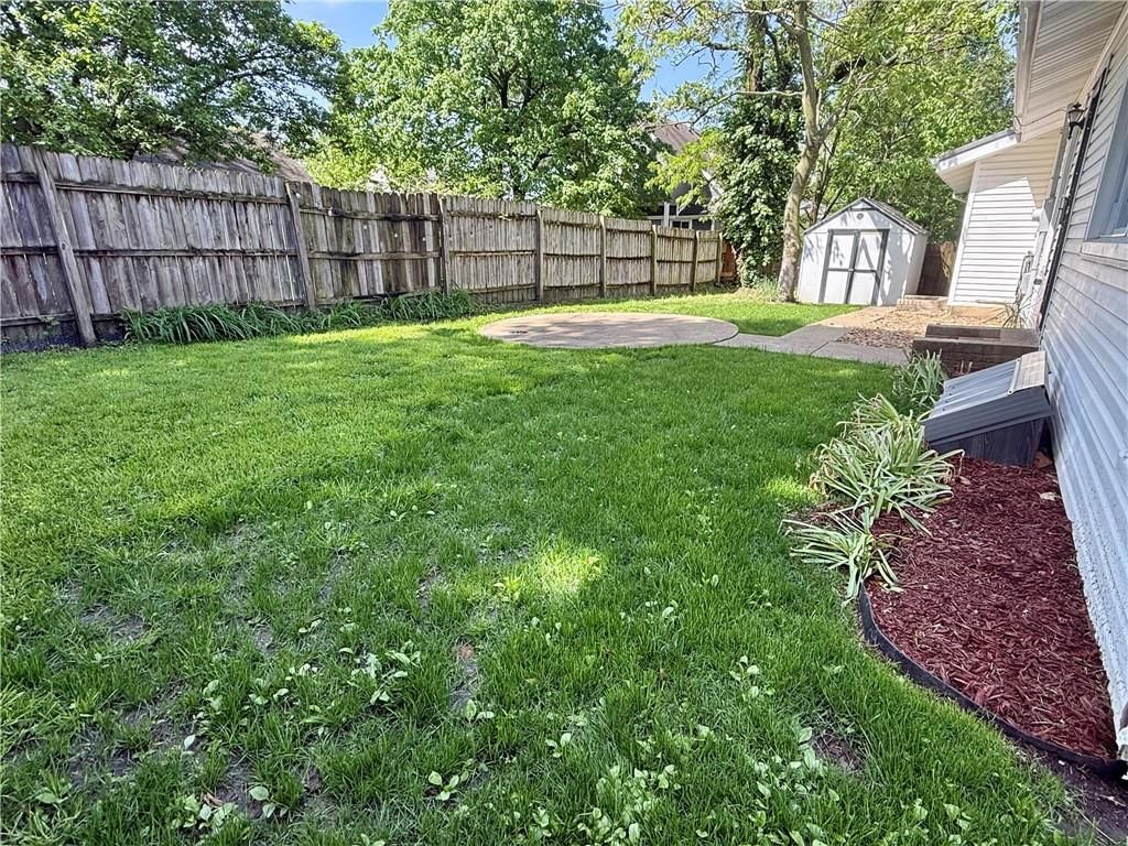 109 W Black Diamond Street — photo 22