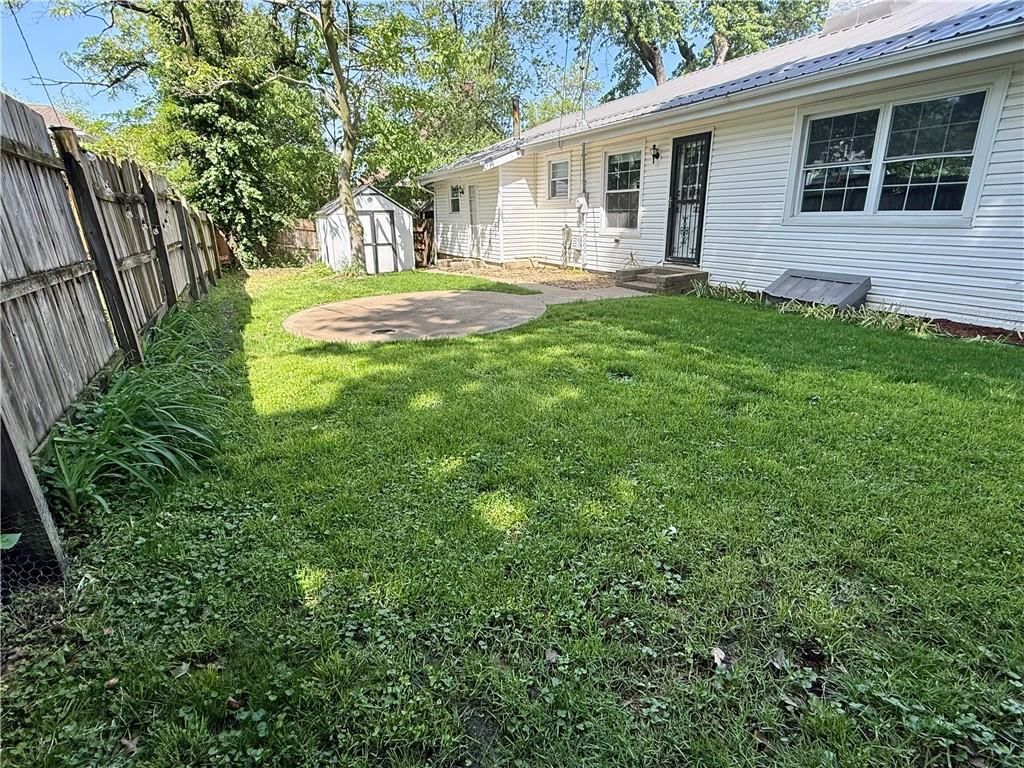 109 W Black Diamond Street — photo 23