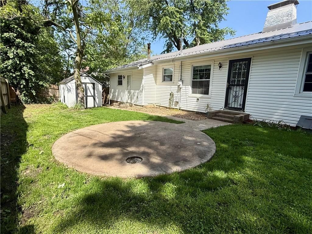 109 W Black Diamond Street — photo 24