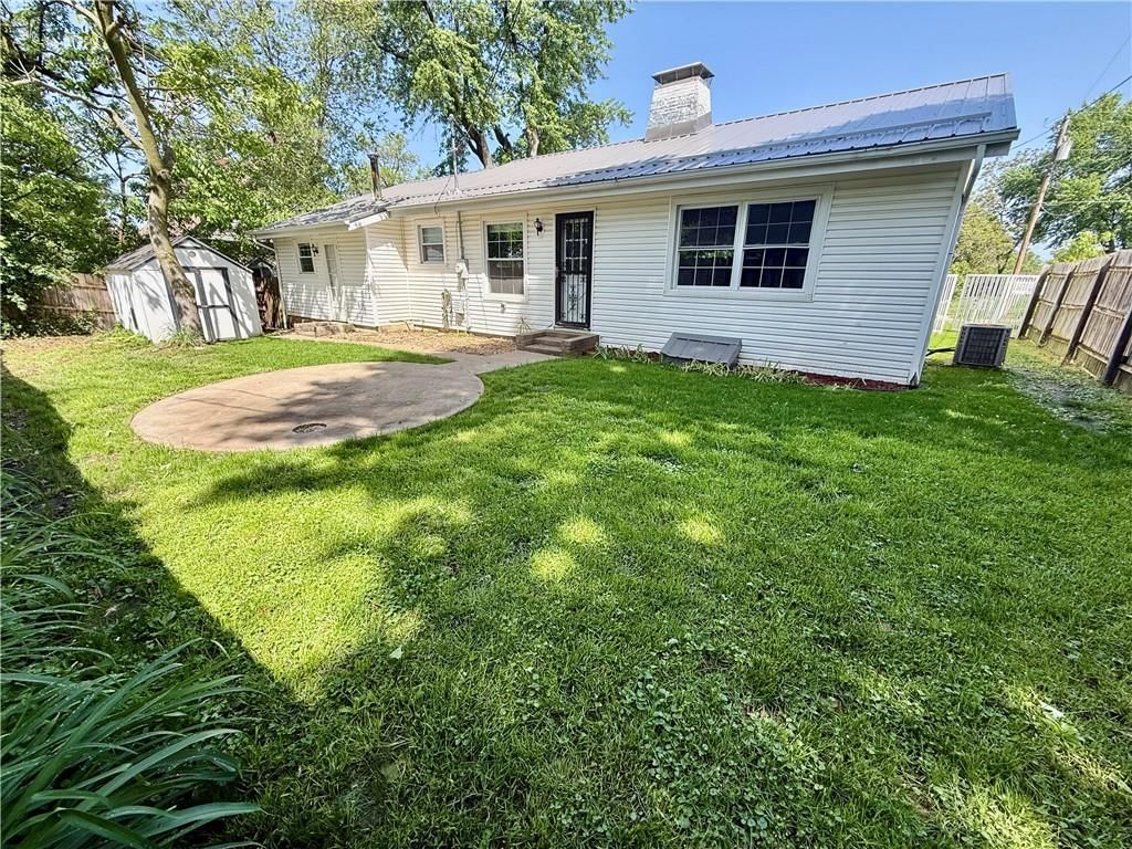 109 W Black Diamond Street — photo 25