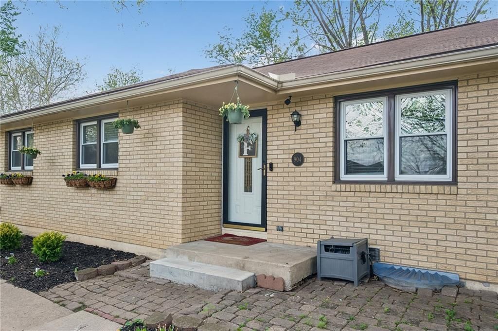 904 Ridgeway Drive — photo 2
