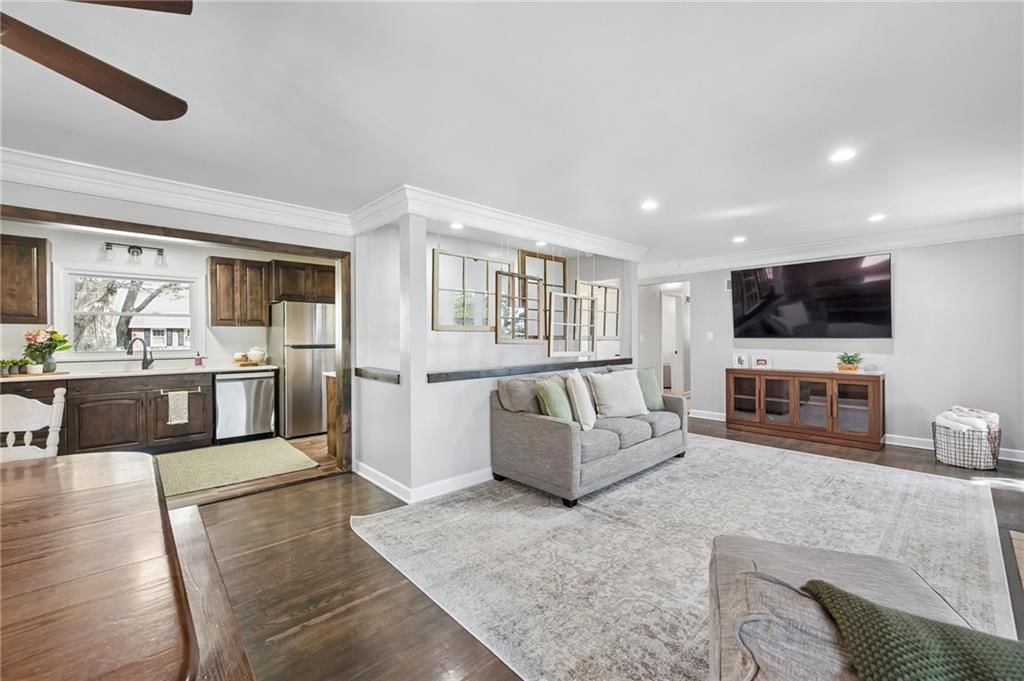 904 Ridgeway Drive — photo 9