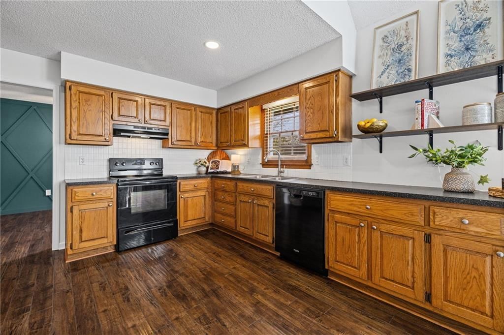 8442 Darnell Street — photo 9