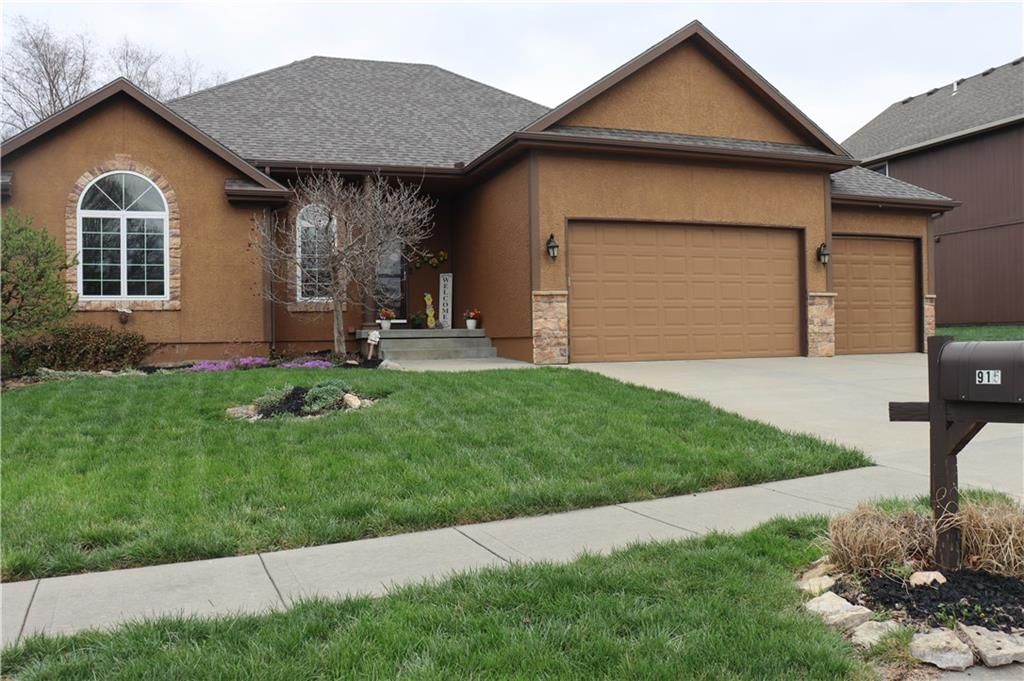 915 Englewood Drive — photo 2