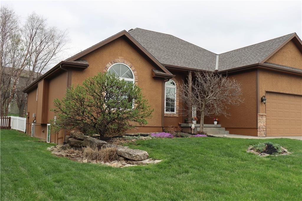 915 Englewood Drive — photo 3
