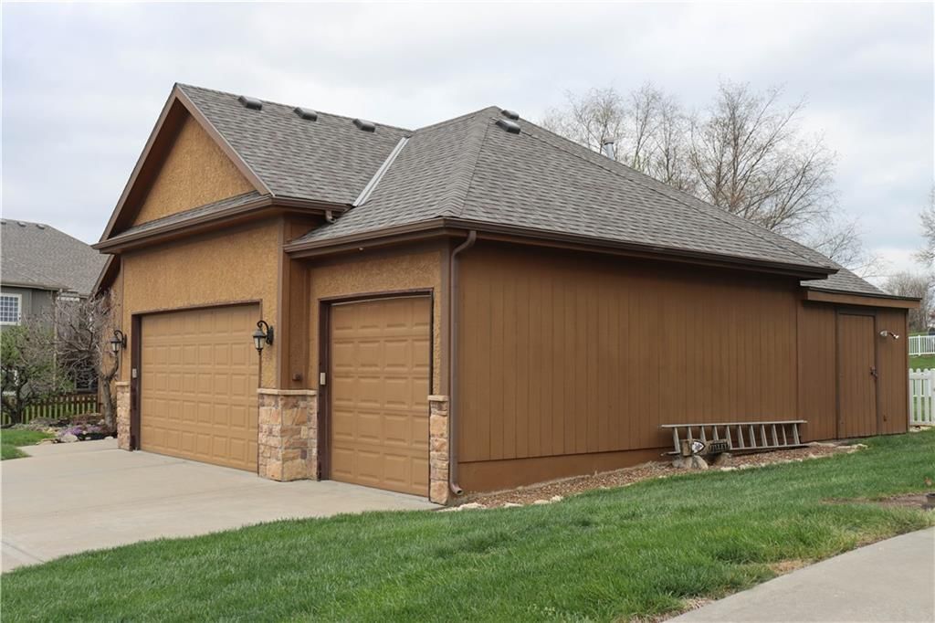 915 Englewood Drive — photo 4