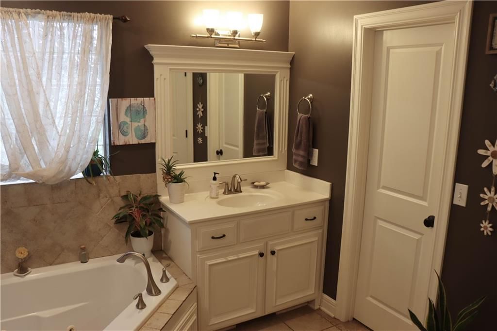 915 Englewood Drive — photo 36