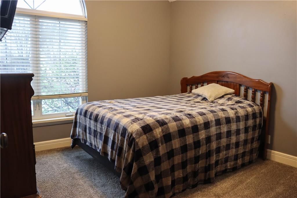 915 Englewood Drive — photo 41