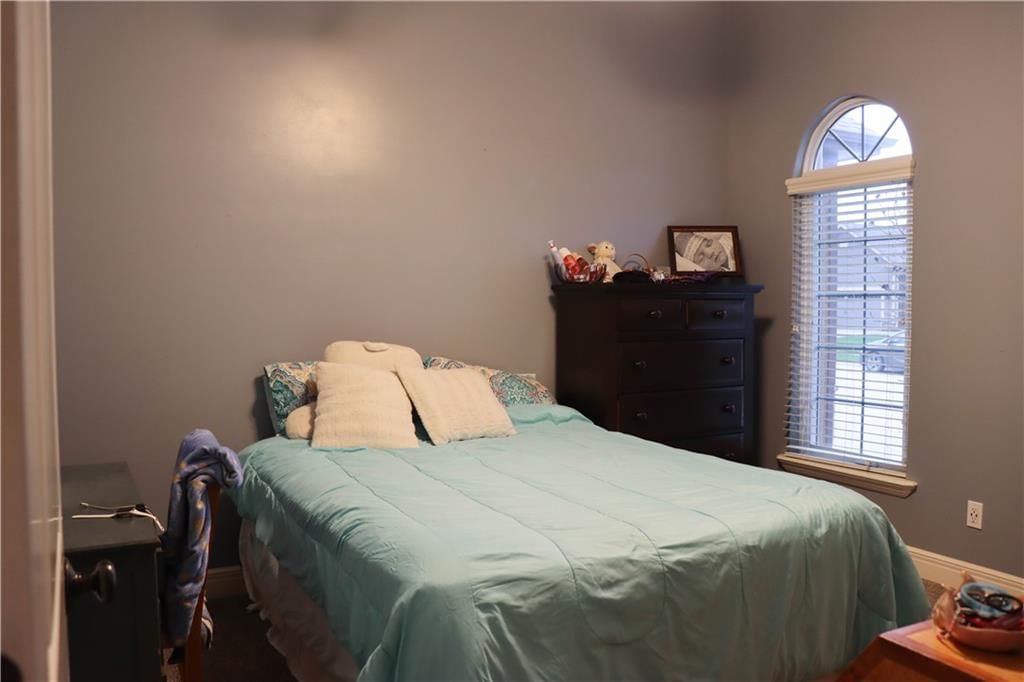 915 Englewood Drive — photo 44