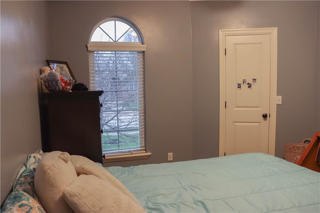 915 Englewood Drive — photo 45