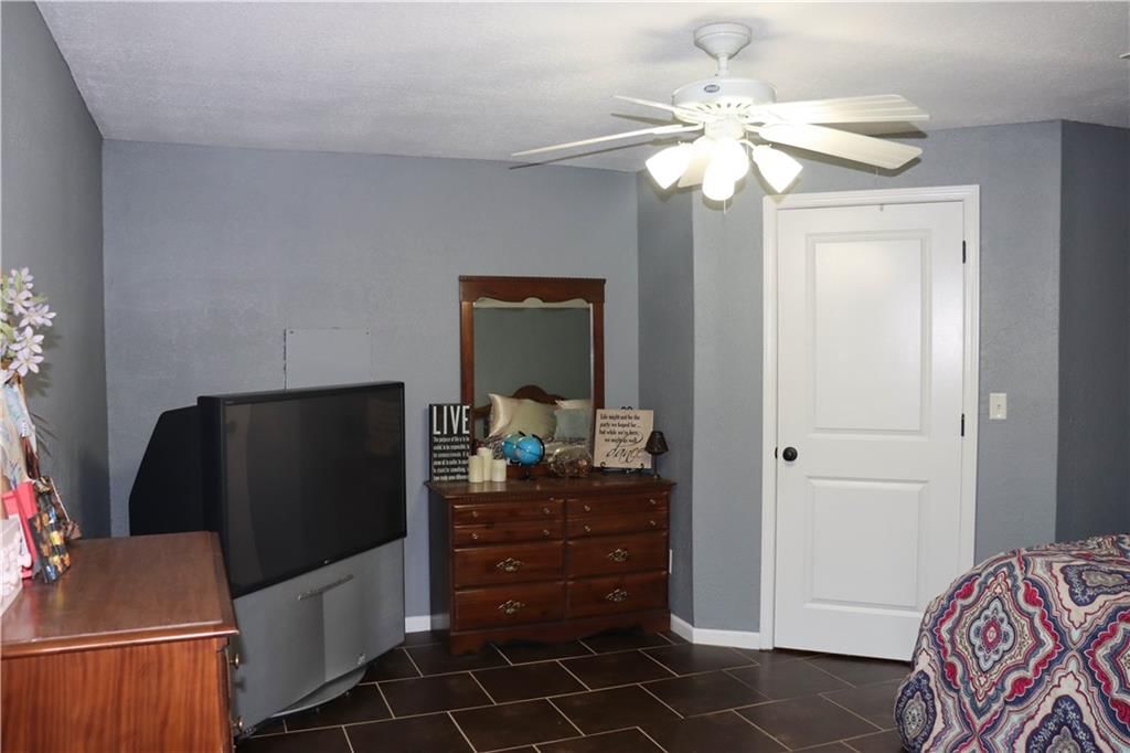 915 Englewood Drive — photo 59