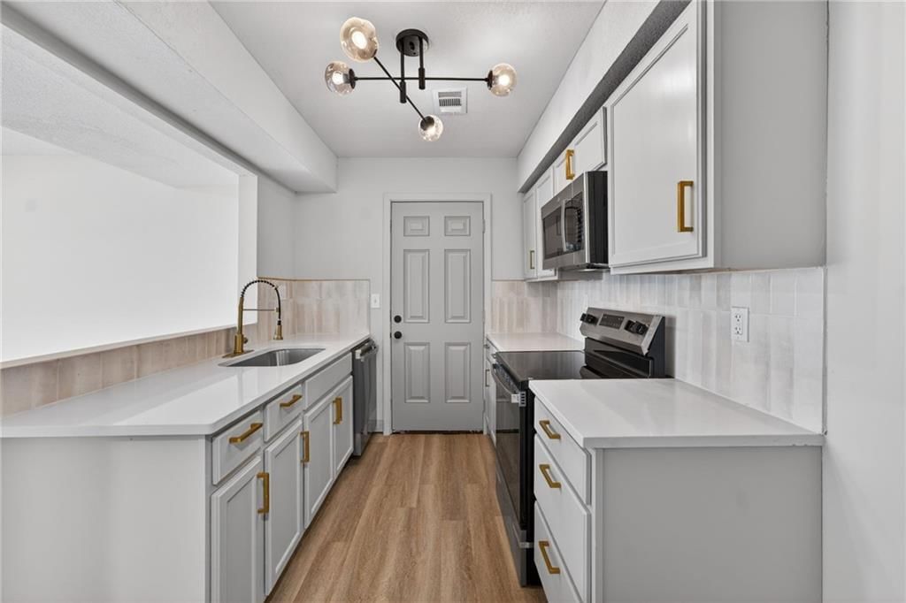 1301 Ada Street — photo 7