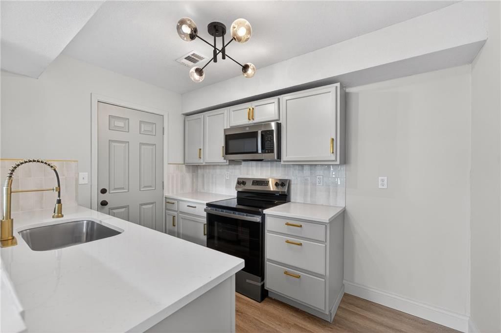 1301 Ada Street — photo 11