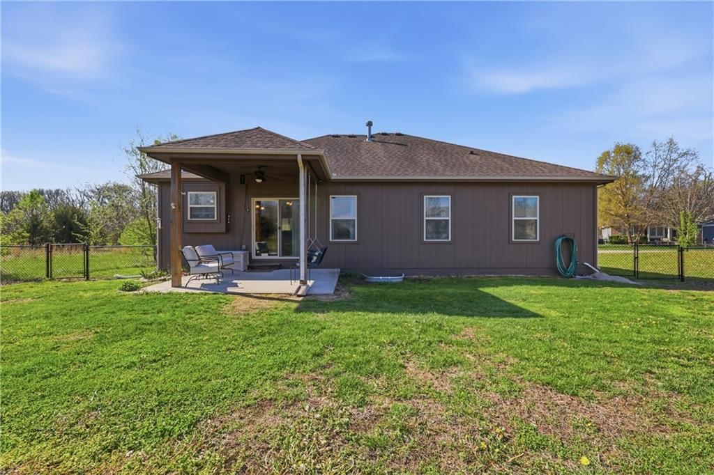 1611 NW Nicholas Drive — photo 23