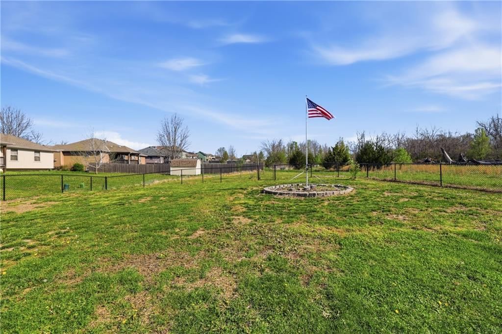 1611 NW Nicholas Drive — photo 24