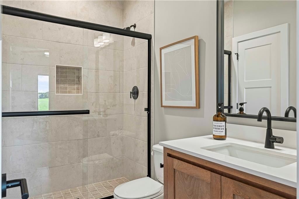 Photo 25 of 47 - 510 Bentwater Drive, Raymore, MO 64083
