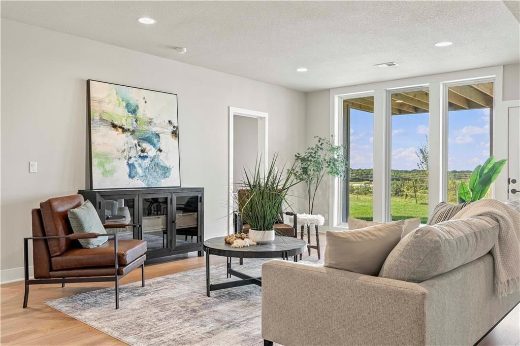 Photo 34 of 47 - 510 Bentwater Drive, Raymore, MO 64083