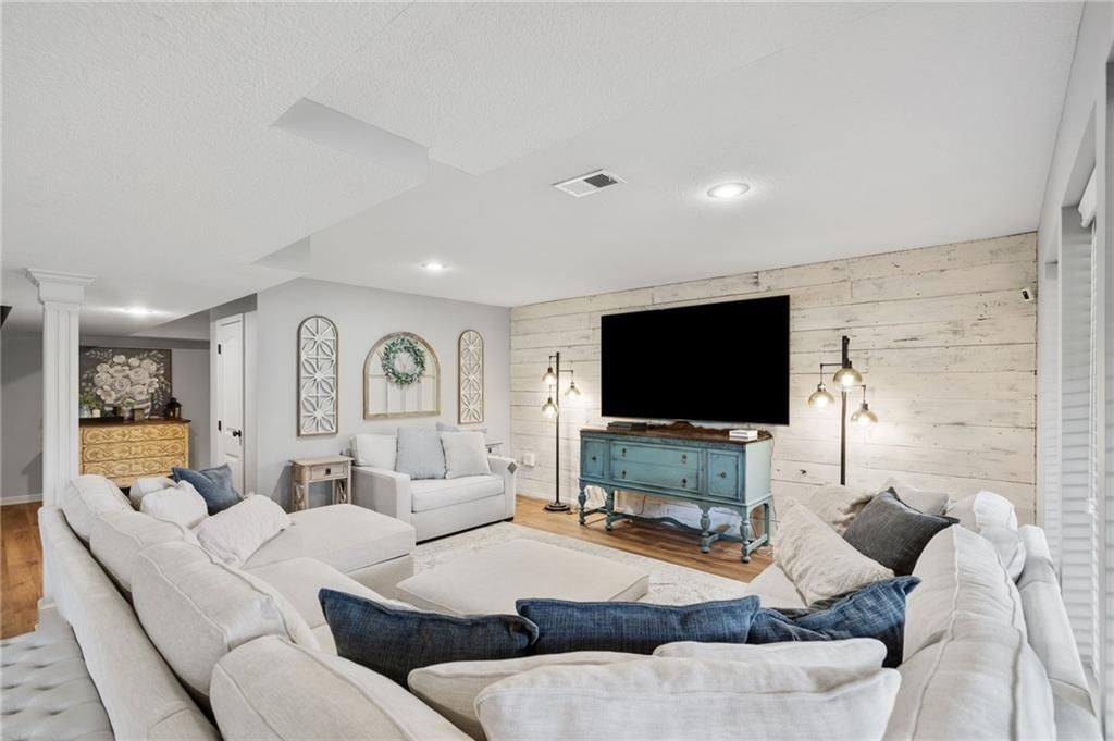 1303 Ashdown Circle — photo 37