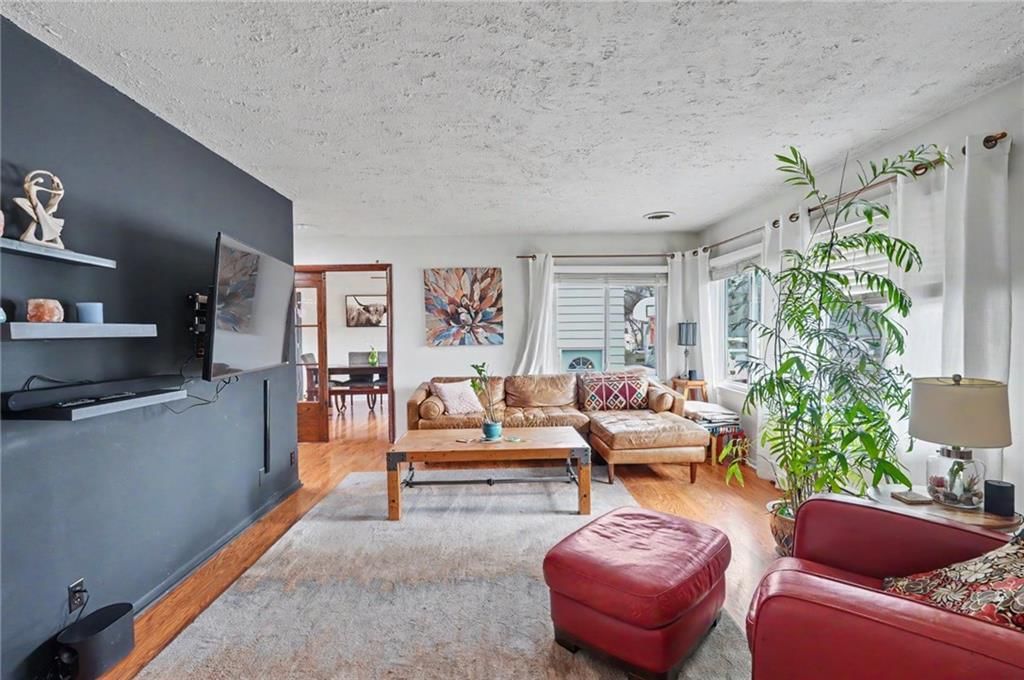1447 Summit Street — photo 4