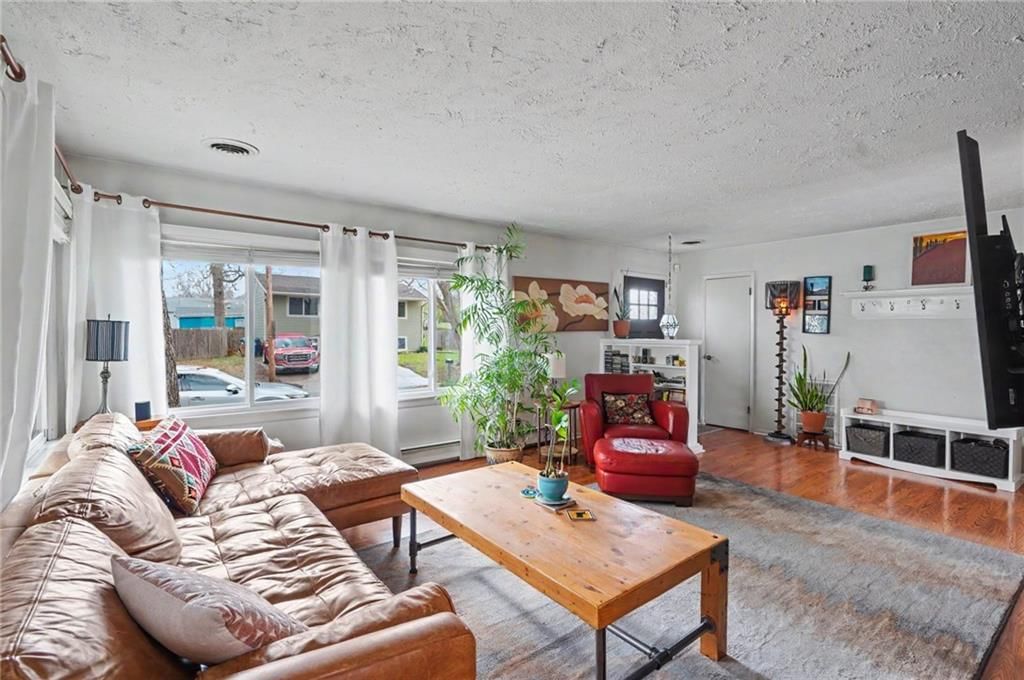 1447 Summit Street — photo 7