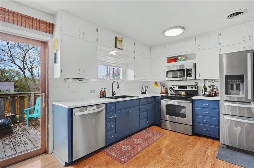 1447 Summit Street — photo 12