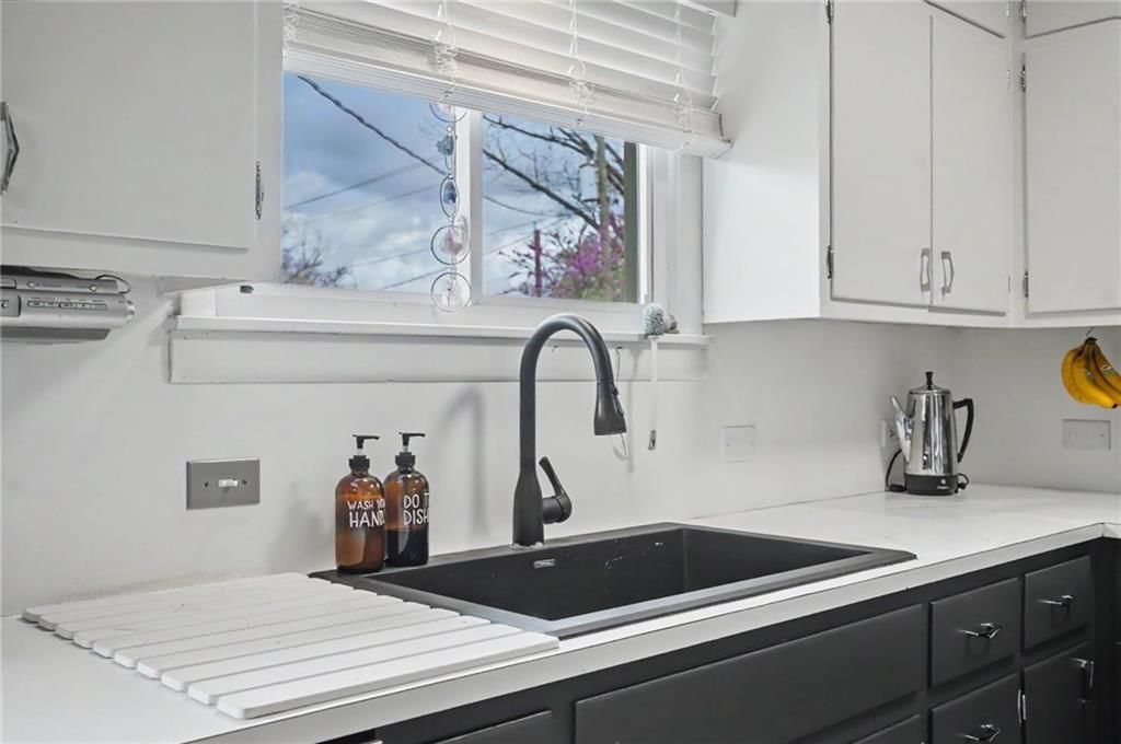1447 Summit Street — photo 13