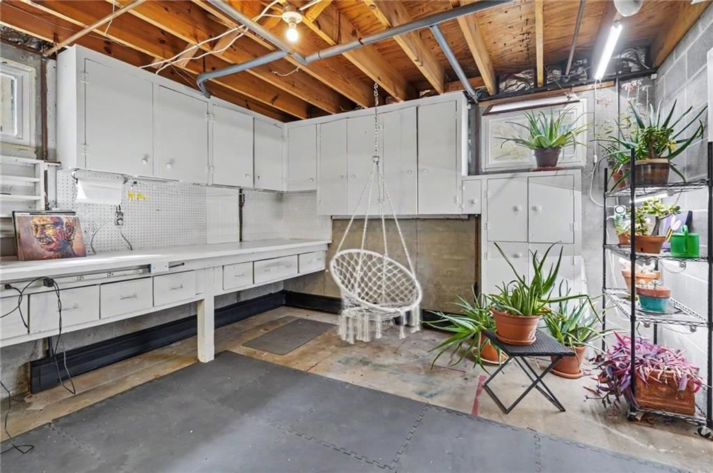 1447 Summit Street — photo 34