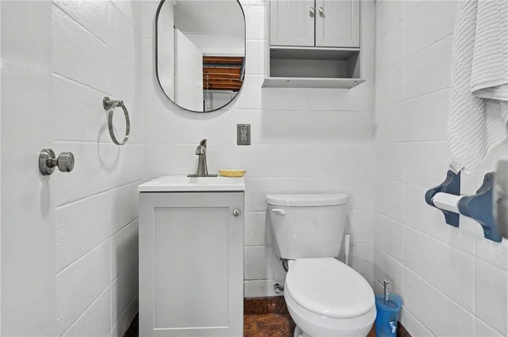 1447 Summit Street — photo 35