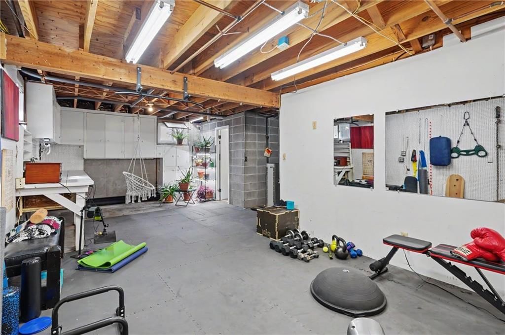 1447 Summit Street — photo 38
