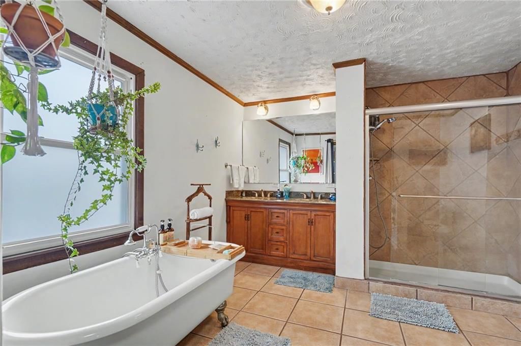1447 Summit Street — photo 46