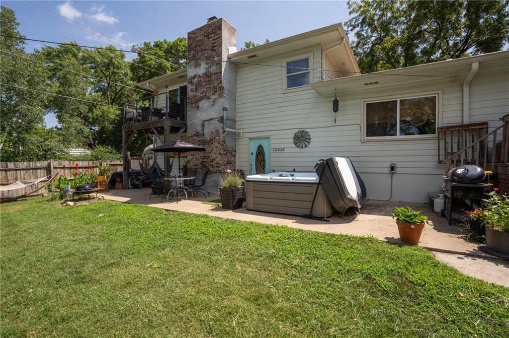 1447 Summit Street — photo 67